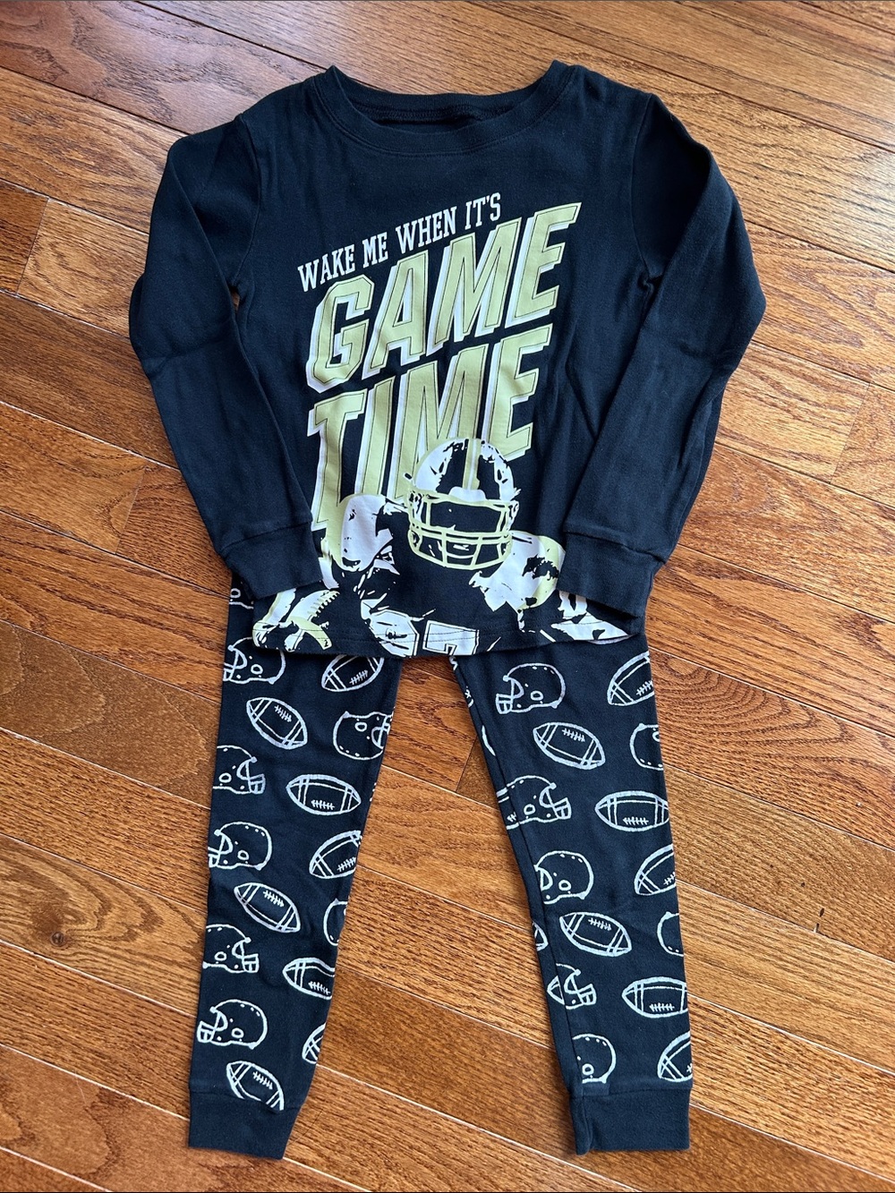 Carter’s Long Sleeved Football Pajama Set Size 6